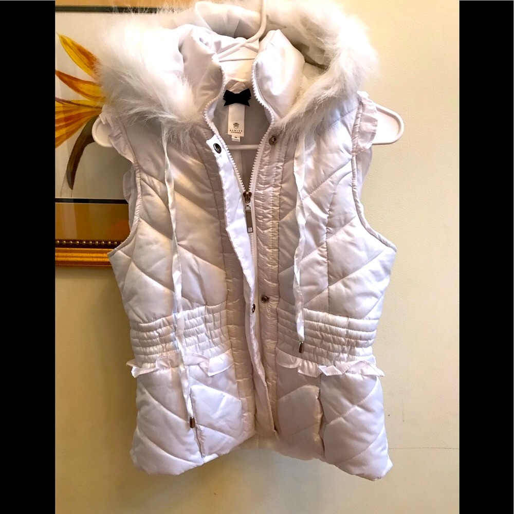 Girls white puff vest-size medium